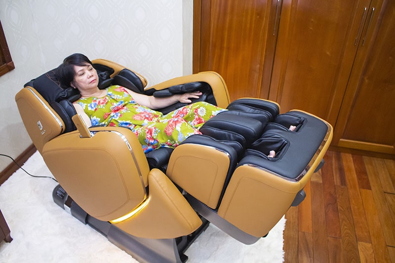Người thoát vị đĩa đệm cần sử dụng ghế massage với tần suất và thời gian hợp lý