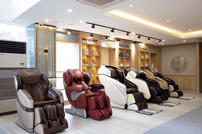 Người thoát vị đĩa đệm nên chọn ghế massage trị liệu từ các thương hiệu nổi tiếng